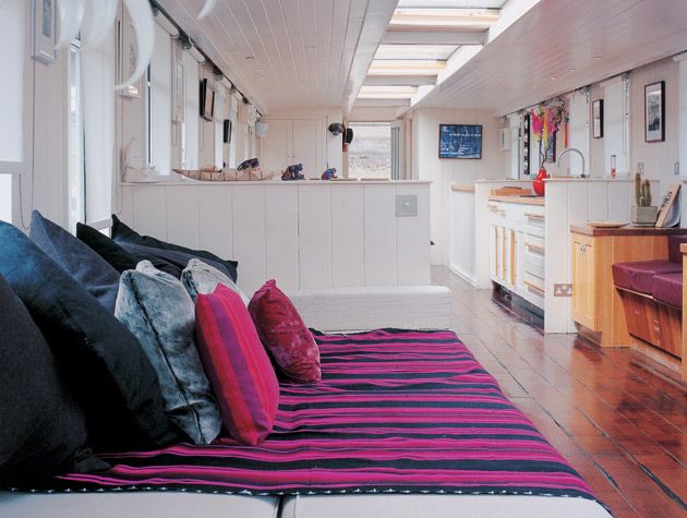 TV House Damien Hirst Houseboat Renovation2