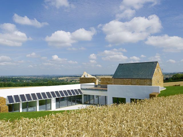 The exterior of an eco friendly Cotswolds single storey grand designs TV house, photo by Chris Tubbs 