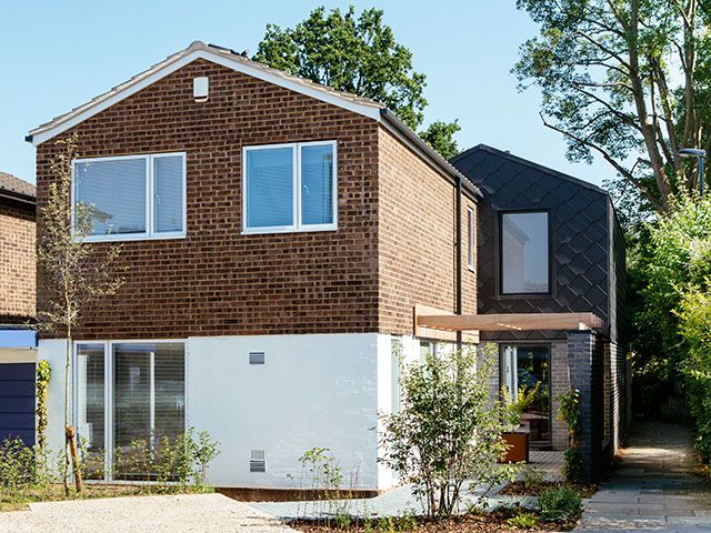 Large contemporary extension off-set from house - grand designs 