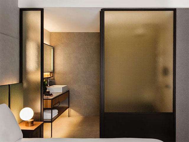 open bathroom with privacy screen at warehouse hotel singapore - grand designs 