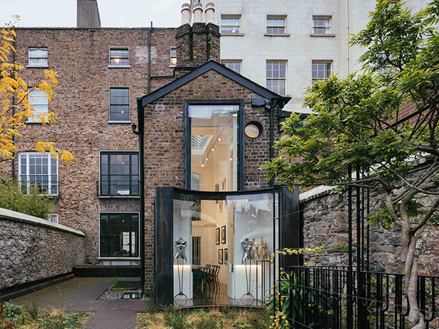 D2 Townhouse Curved bay extension and bespoke cast iron Design by Jake Moulson Image Tim Crocker - grand designs