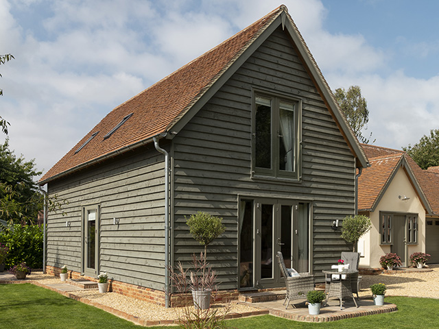 weatherboard annexe to countryside family home - grand designs