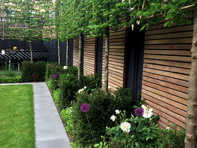 horizontal wooden fences - buyer's guide to garden walls and fences - home improvements - granddesignsmagazine.com