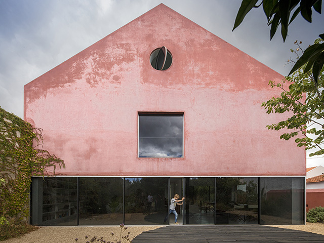 Portuguese winery conversion with red render facade - grand designs