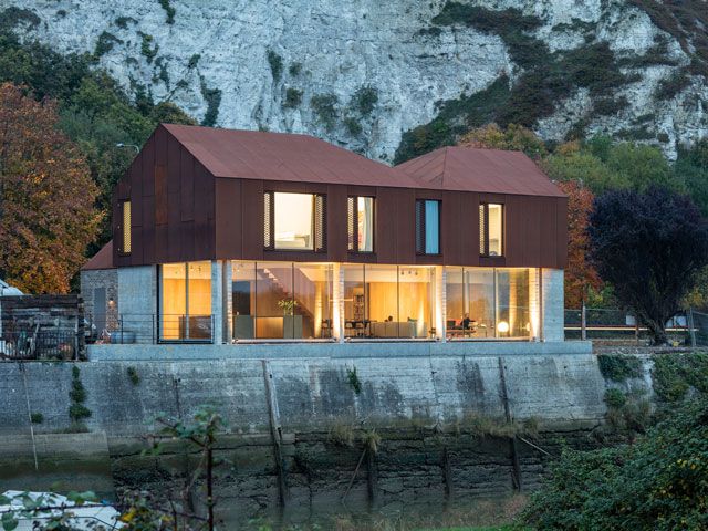 The Corten steel cladding on this self-build in Lewes has a rusty red patina 