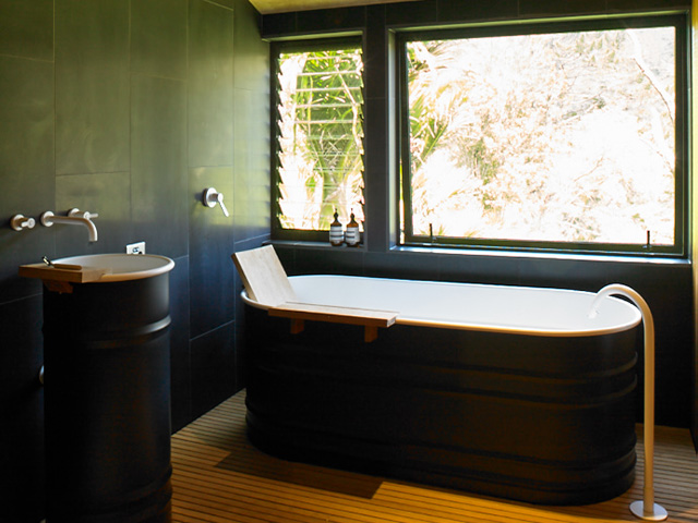 bathroom cabin newzealand - discover this spectacular beach-front cabin in New Zealand - self build homes - granddesignsmagazine.com