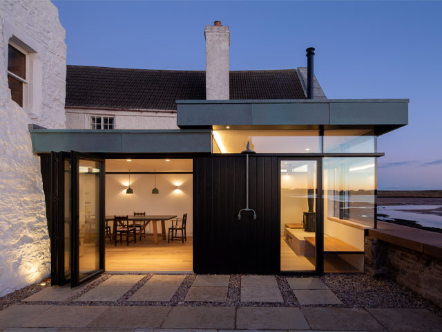 Extension to coastal home: Fisherman's cottage by WT Architecture