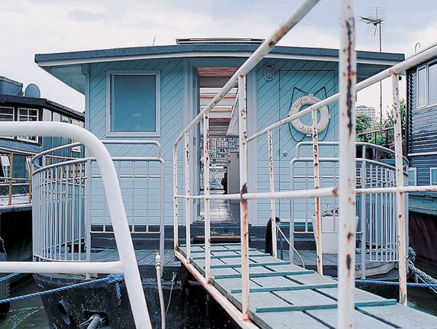 TV House Damien Hirst Houseboat Renovation1