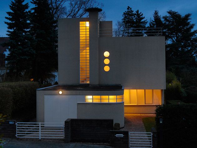 Exterior of modern home at duck