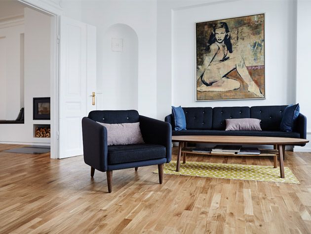 white scheme living room with navy velvet armchairs and solid hardwood floors