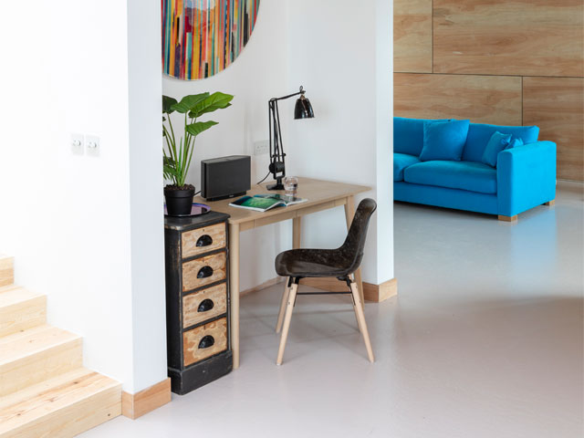 Study nook in modern Ferris-Bueller inspired Grand Designs home