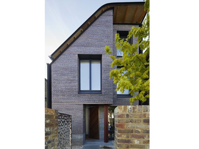 Urban detachment, a London new build longlisted for the RIBA House of the Year 2018 tv-houses-granddesignsmagazine.com
