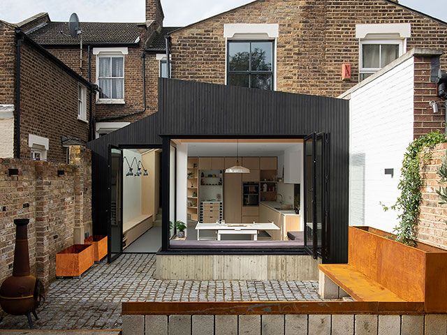 black cladded extension with side return - grand designs 