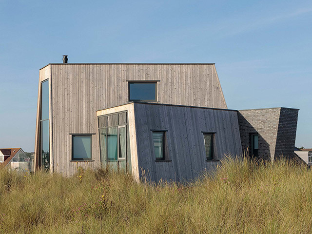 The Stones seafront house on kent coast by CZWG Architects - grand designs