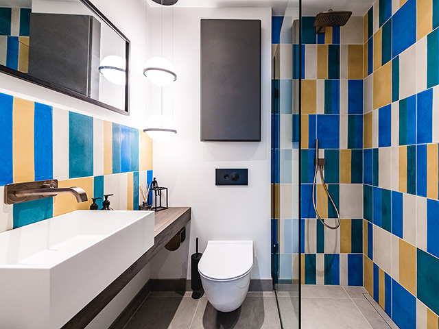 daytrue finborough colour tile bathroom - grand designs