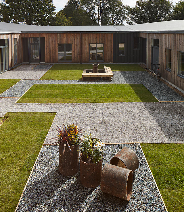 grand designs tv house converted reservoir hull 2019 - courtyard garden