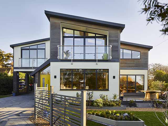 balcony design ideas: Stainless steel posts and handrails offer a sleek look