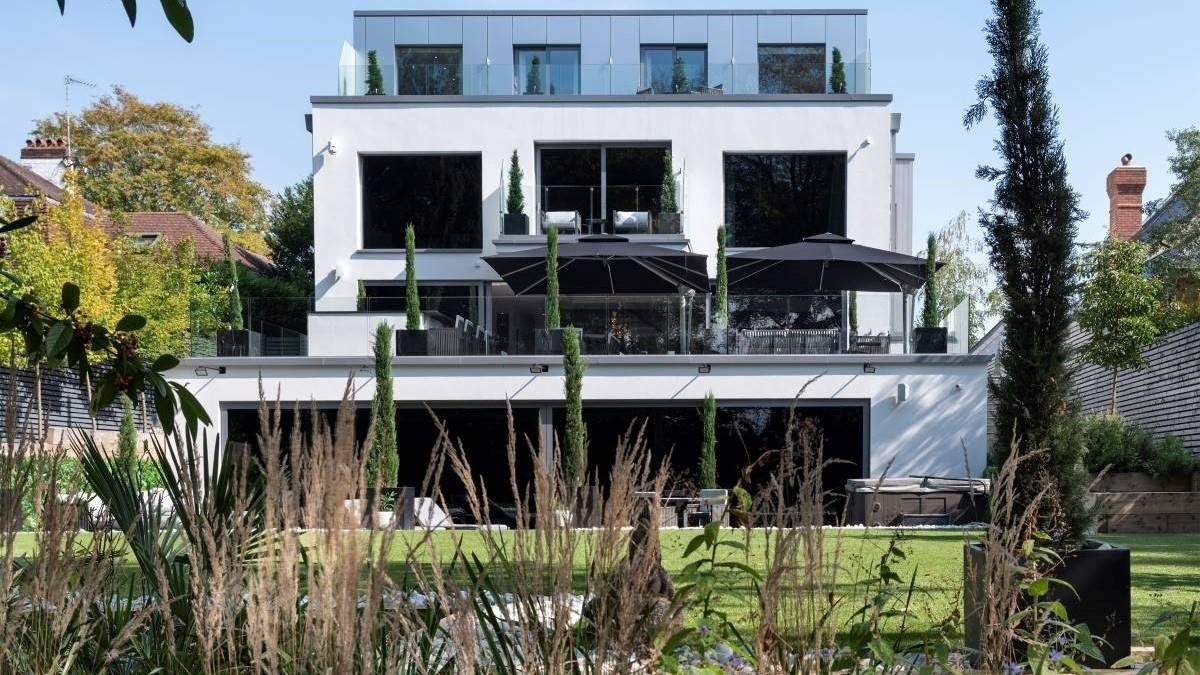 Modern Buckinghamshire mansion goes on sale with car lift and indoor pool