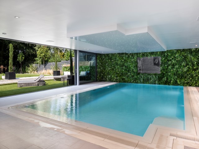 Luxury homes for sale in Buckinghamshire with indoor swimming pool and floor-to-ceiling bifold windows leading to the garden