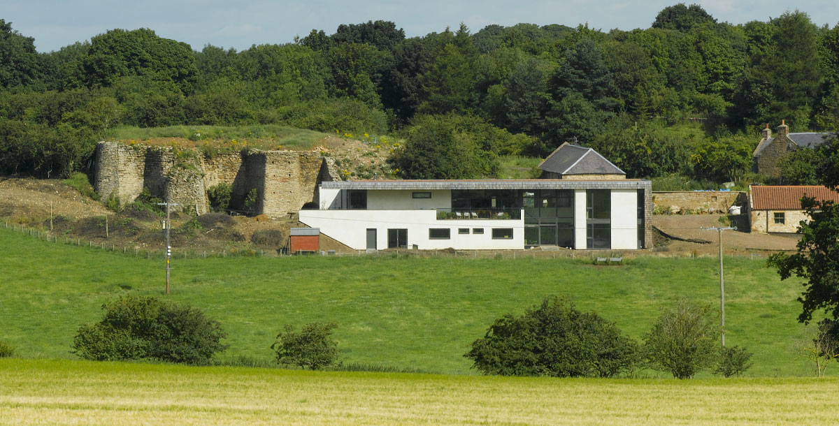 The lime kiln house in Midlothian from Grand Designs, surrounded by Scottish countryside