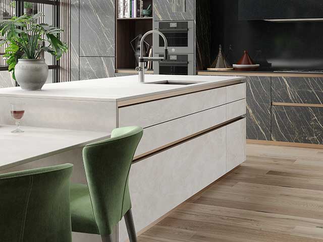 Large island with sink at the centre of a modern kitchen