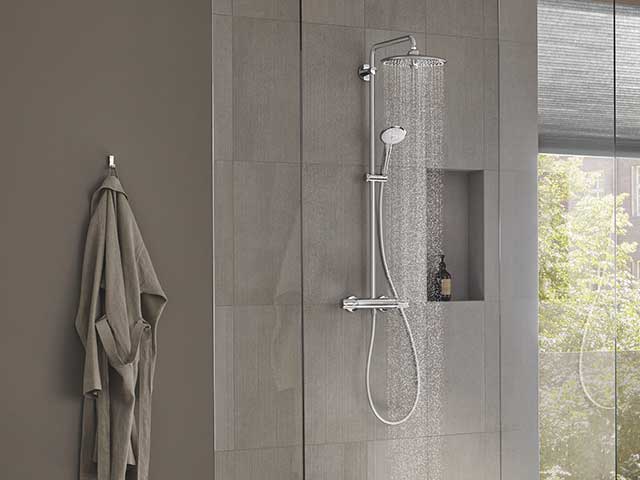 Wall mounted shower 