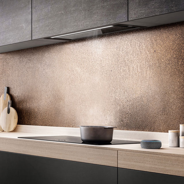Integrated kitchen hob and extractor with metallic gold splashback