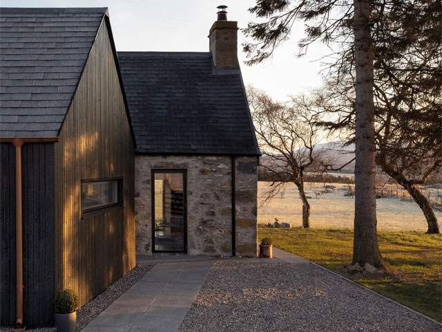 homes in remote locations - sustainable cottage in the Cairngorms, Scotland