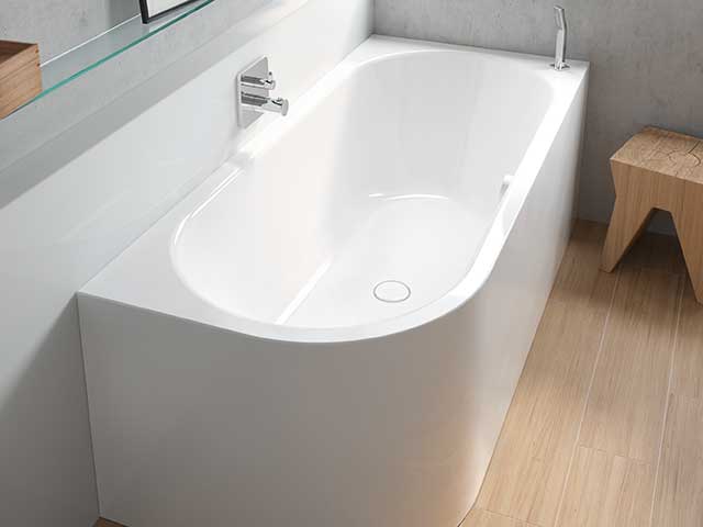 white curved bath tub with bathroom technology