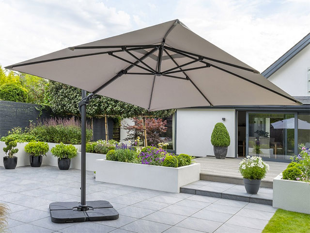 Full rotation cantilever umbrella with square canopy in carbon