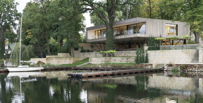 waterside homes: house by a lake in germany