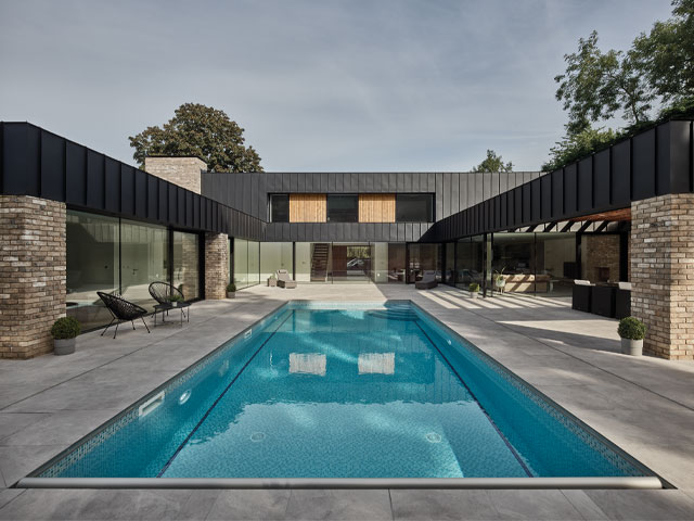 East Riding house with swimming pool by ID Architecture