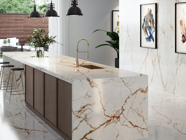 Onirika sintered stone worksurface and splashback in Neural, Dekton by Consentino. 