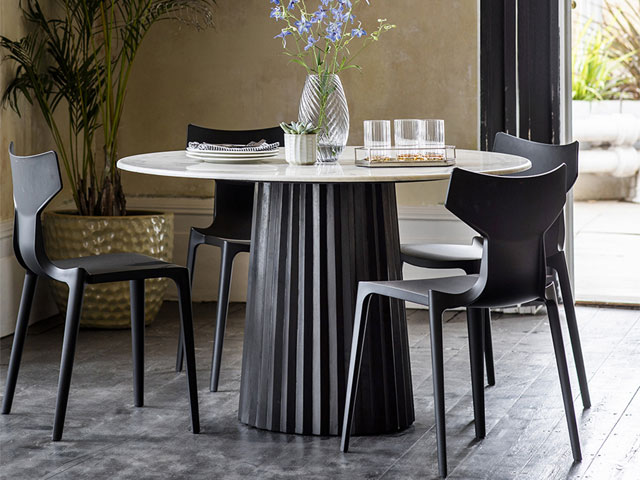 Westbourne-dining-table-Photo-Atkin-and-Thyme