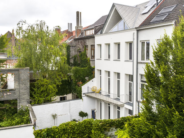 Fire-damaged townhouse renovation in Ghent, Belgium