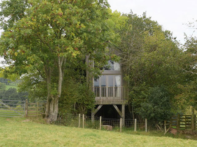Planning for this tree-house self build in Herefordshire required that the building not be visible from 1,000m away