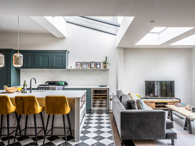 Bespoke Shaker kitchen in Copse Green and Porcelain. Photo: Life Kitchens