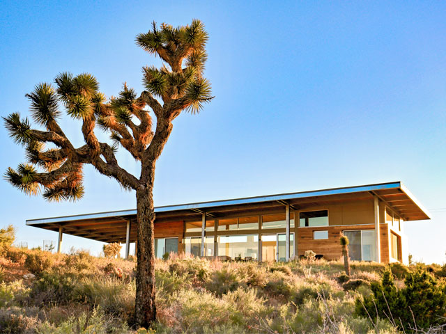 The home can withstand extreme changes in temperature in Palm Springs, USA. Photo: Lance Gerber
