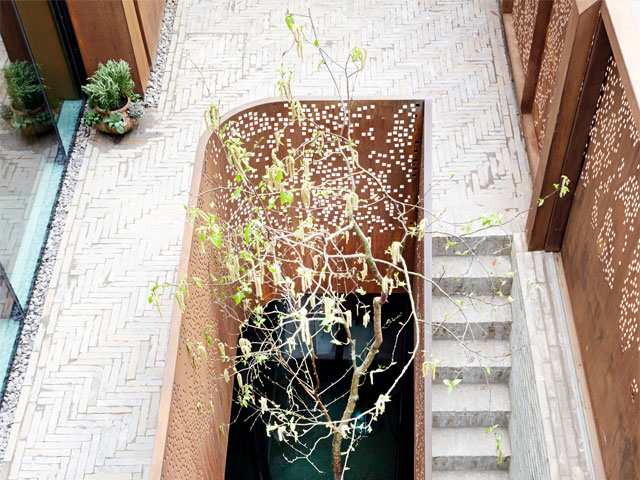 The Grand Designs Kew House courtyard with perforated steel panels. Photo: Piercy and Co.