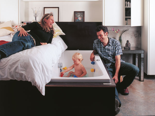 grand designs monty ravenscroft. baby in bath under bed dark wooden bedframe