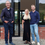 Kevin McCloud stands in front of a Grand Designs build