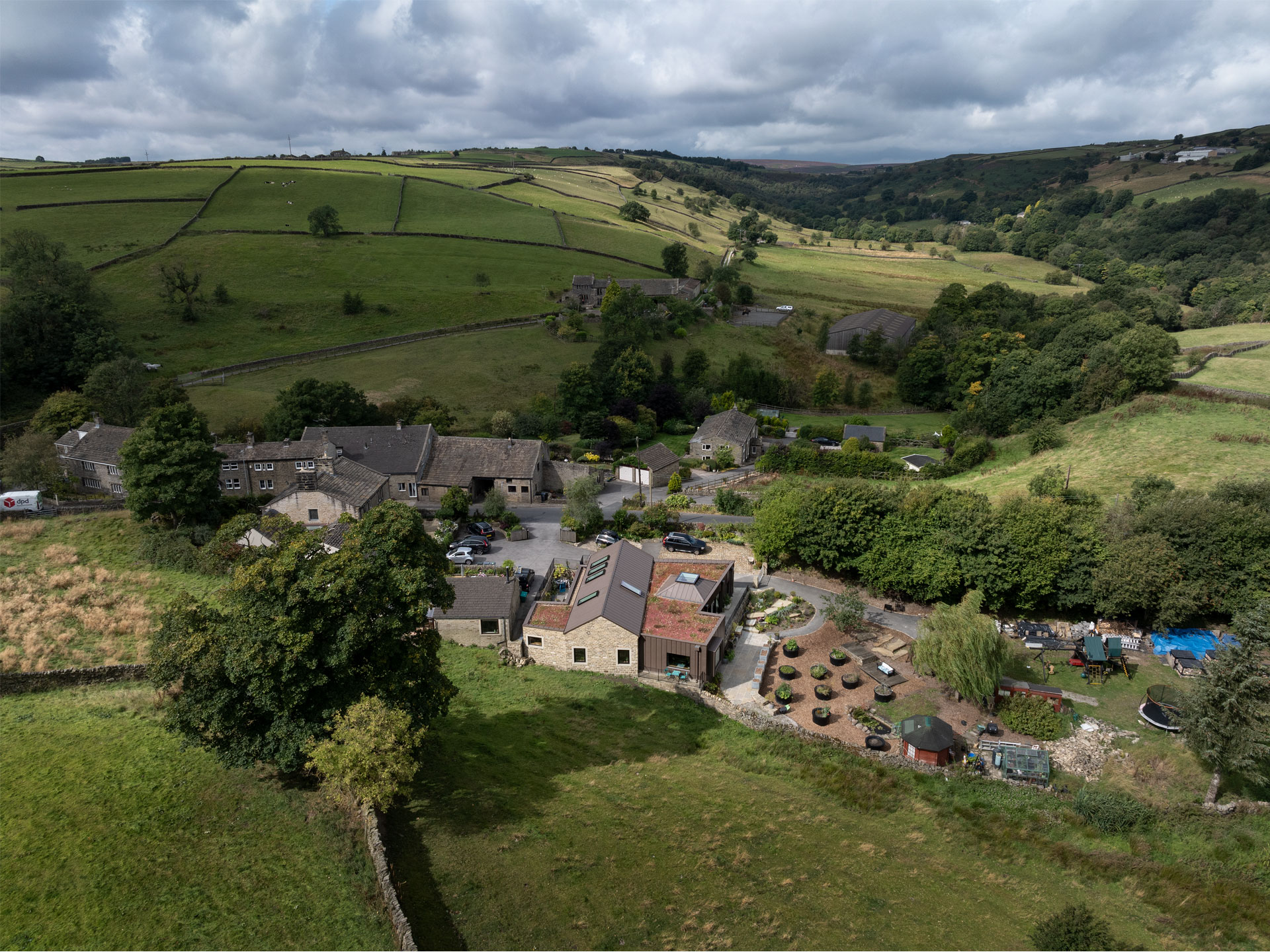 overhead drone view of Grand Designs Keighley. A single-storey house on a greenbelt site in West Yorkshire