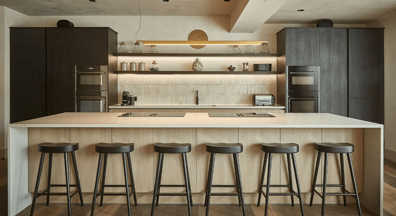 The bespoke kitchen was built by https://www.roominteriors.co.uk Photo: www.luxurycottages.com