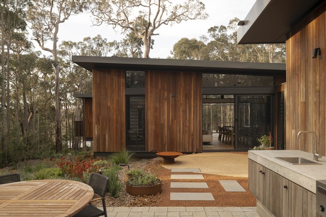 Outside pathway leading to Australian treehouse
