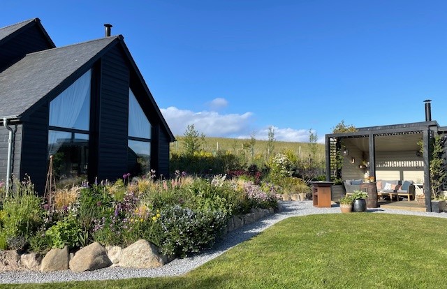Garden, house and summerhouse